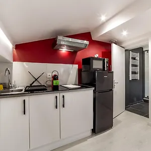 https://love-nest-under-the-roof.hotels-rhonealpes.com